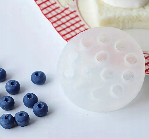 Foremka silikonowa BORÓWKI JAGODY - zbliżenie na gniazda formy