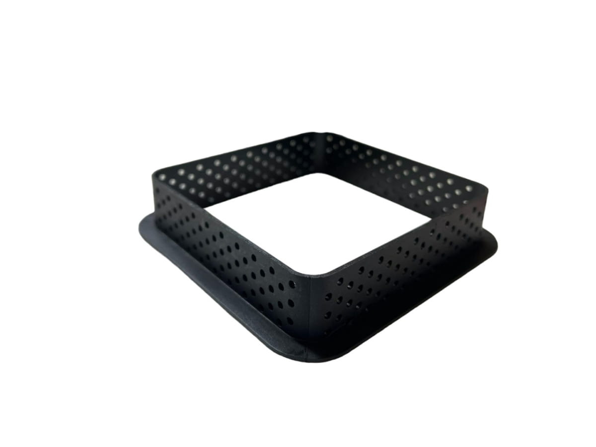 Rant perforowany do tartaletek 80x80 mm podczas przygotowywania monoporcji