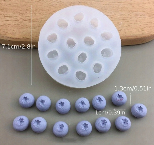 Foremka silikonowa BORÓWKI JAGODY - prezentacja elastyczności materiału