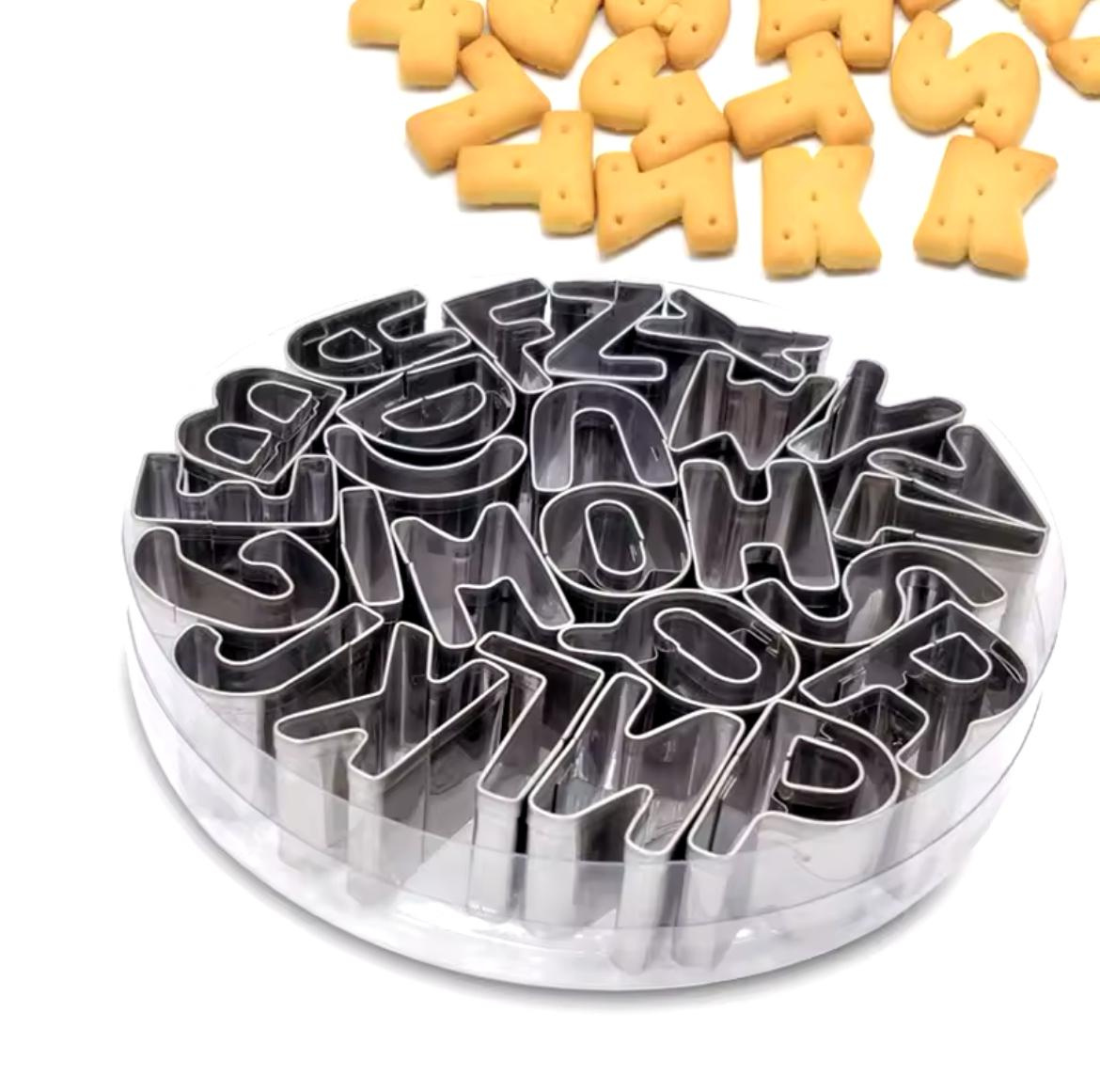 Zestaw 26 sztuk stalowych foremek literek do dekoracji tortów i ciast