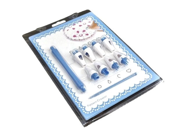 Uchwyt i końcówki dekoratora – ergonomiczny kształt dla wygodnego dekorowania tortów