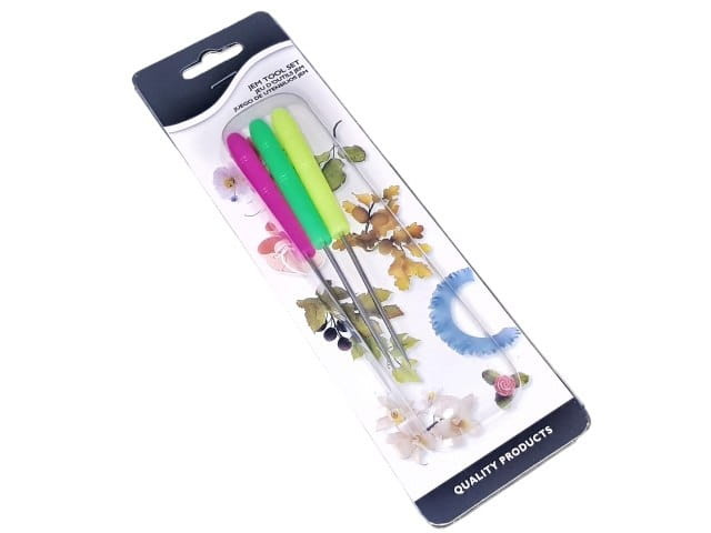 Zbliżenie na końcówki szpikulców cukierniczych do drobnych i precyzyjnych dekoracji