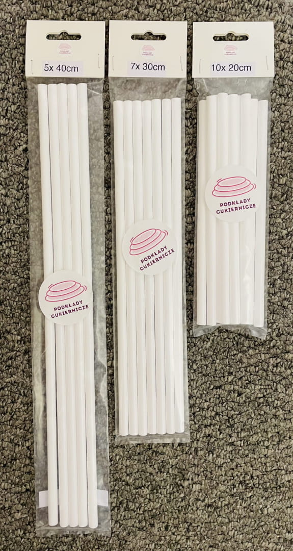 Plastikowe wsporniki do tortu 20 cm Julita – zbliżenie na średnicę i kształt rurek