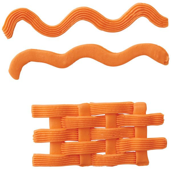 Różne efekty dekoracji kremu przy użyciu tylki 47 Wilton oraz innych końcówek