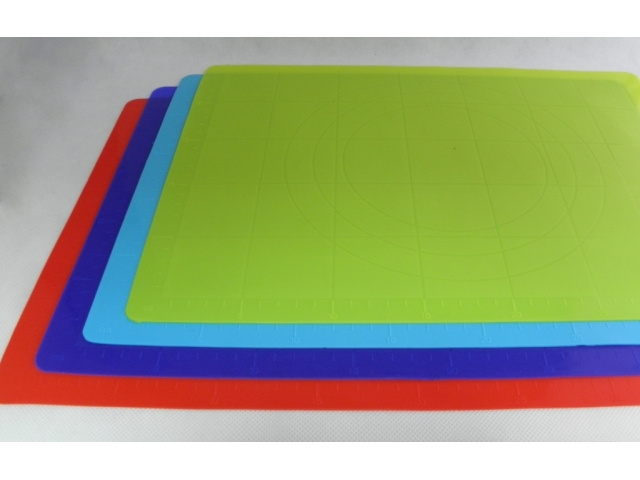 Mata silikonowa 27x38 cm używana do wałkowania ciasta i pracy z masą cukrową