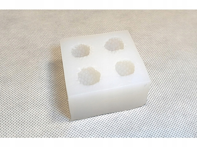 Foremka silikonowa truskawki – elastyczna, wielokrotnego użytku