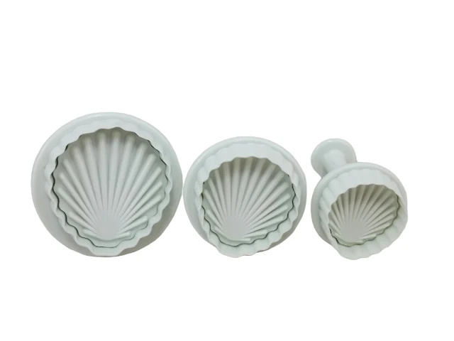 Zestaw 3 białych wykrawaczek do masy cukrowej i ciastek muszelki - widok ogólny