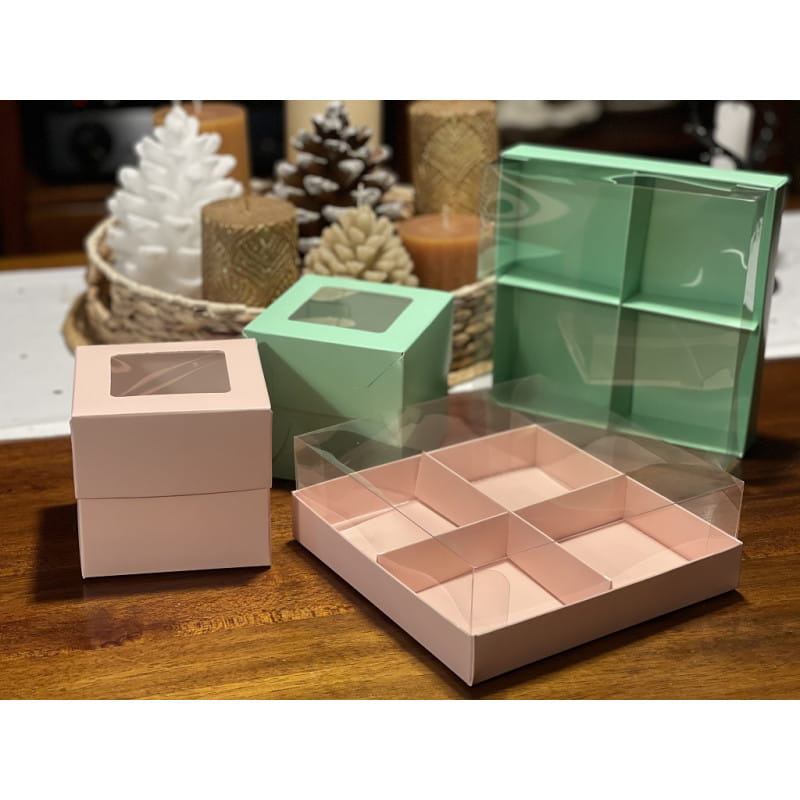 Różowe pudełko na muffinkę – widok z boku i detale okienka