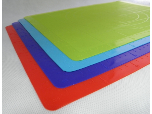 Kolorowa silikonowa mata stolnica 27x38 cm do pieczenia i dekorowania ciast