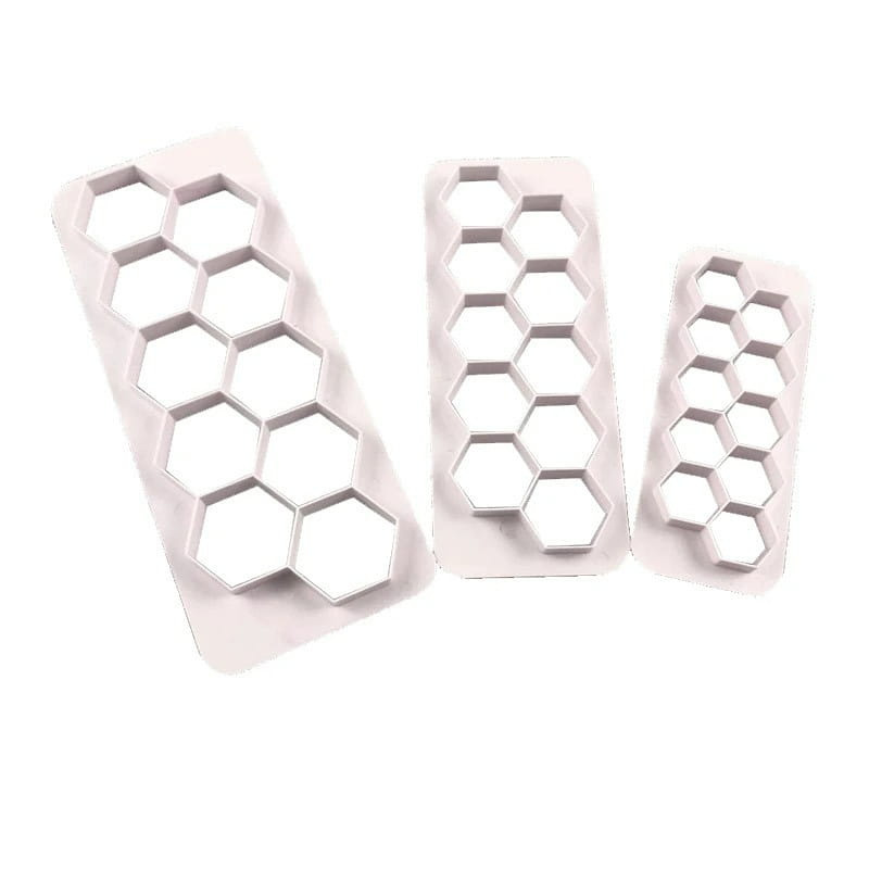 Zestaw wykrawaczek HEKSAGON do masy cukrowej, widok z góry na trzy rozmiary heksagonów