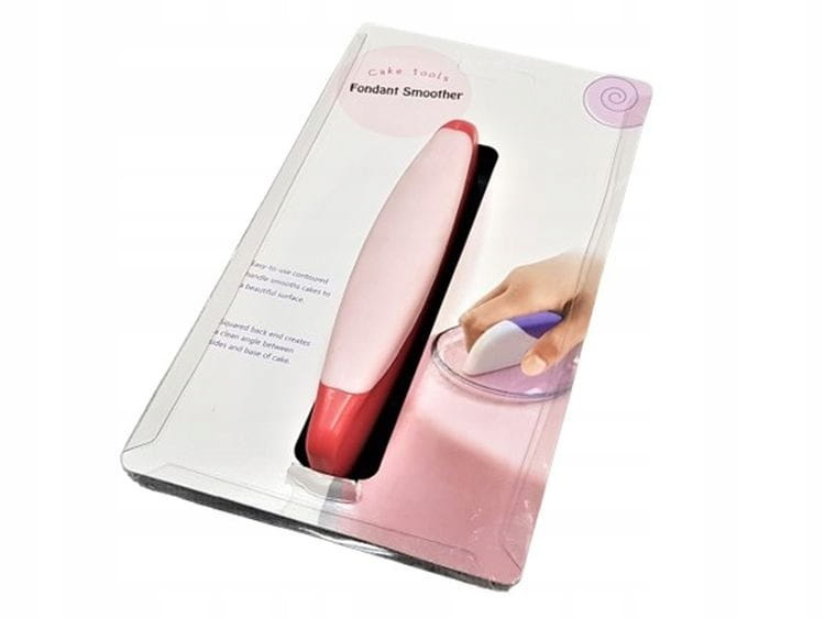 Packa do wygładzania masy cukrowej 15x8 cm podczas pracy na torcie, przykład zastosowania