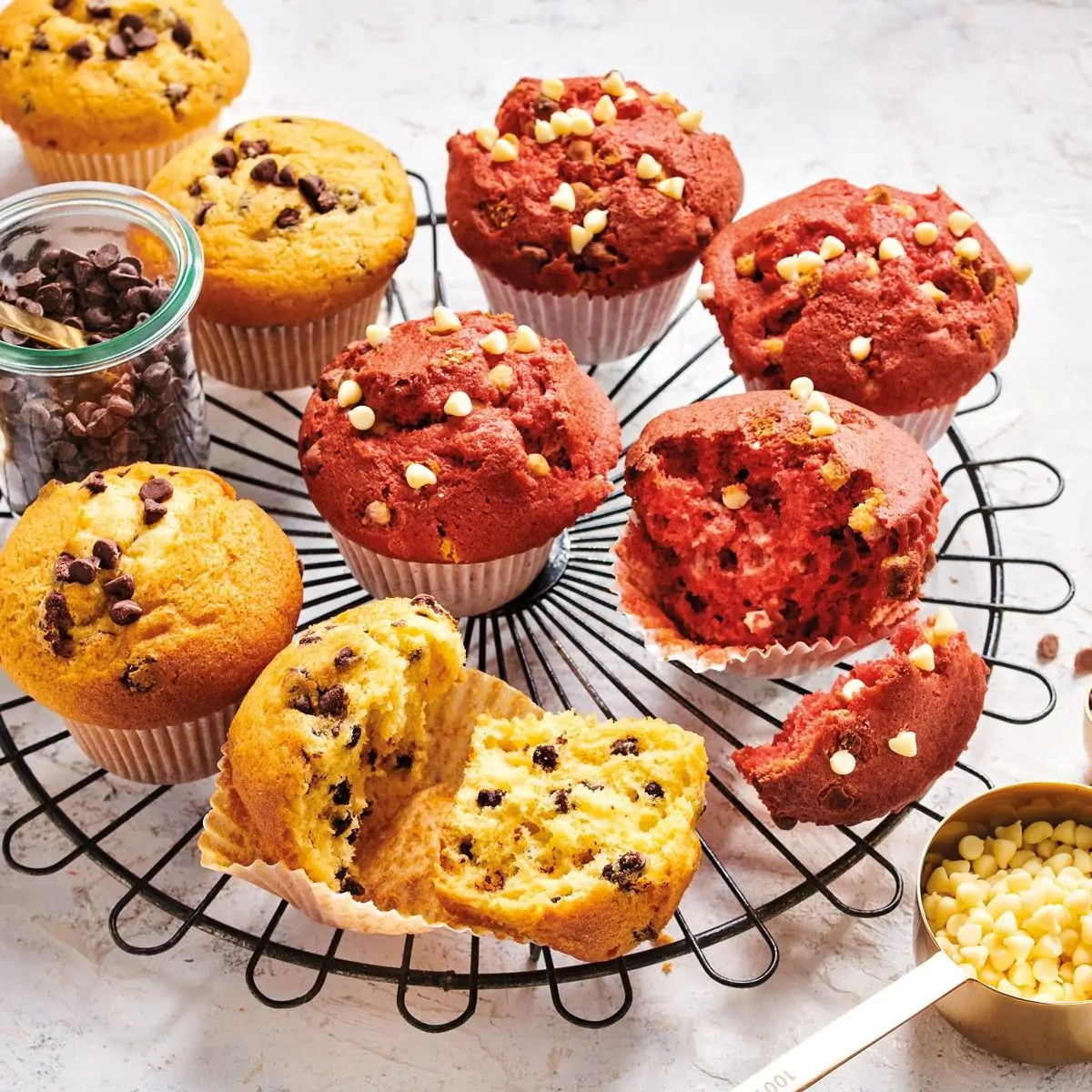 Krople czekoladowe do pieczenia FunCakes 350 g - opakowanie czekolady mlecznej stabilnej do pieczenia