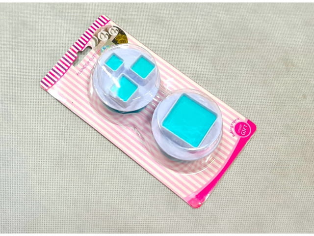 Zestaw kwadratowych wykrawaczek z tłoczkiem - widok wszystkich elementów