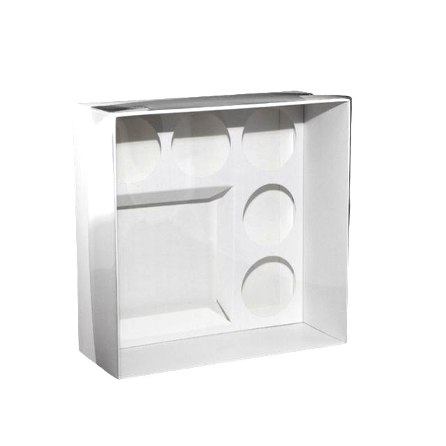 Białe opakowanie na tort bento cake i 5 muffinek – widok ogólny