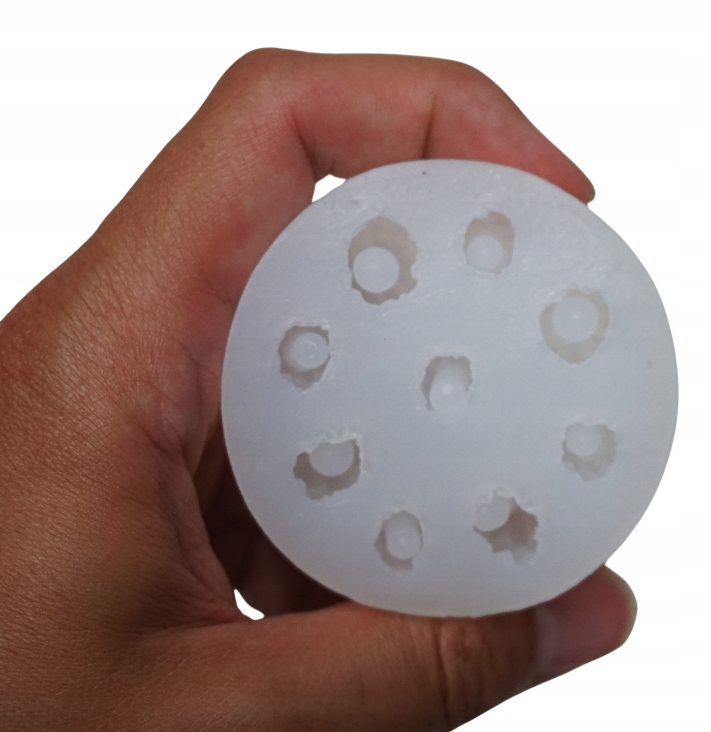 Foremka silikonowa z dziewięcioma gniazdami do przygotowania malinowych dekoracji