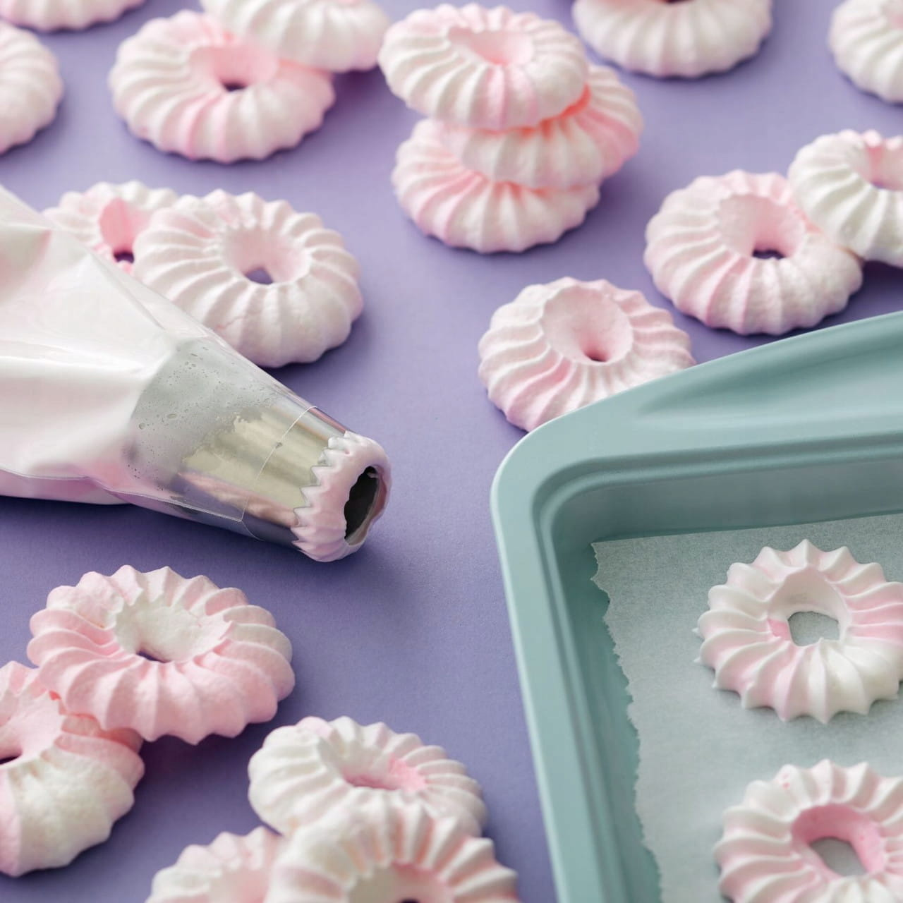 Tylka sułtańska Wilton prezentowana pod kątem, widoczny stalowy korpus