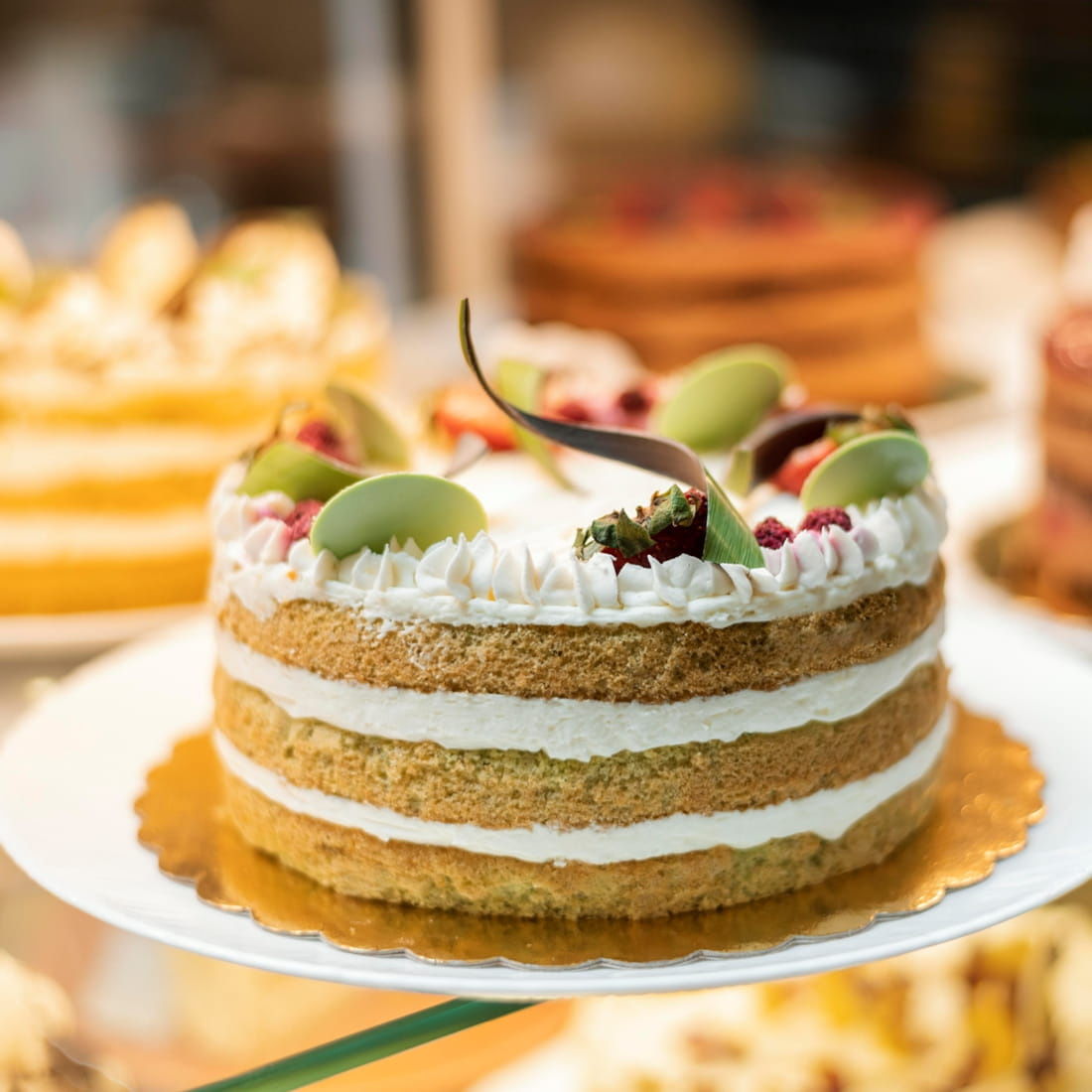 Gruby złoty podkład pod tort Ø 26 cm - widok boczny