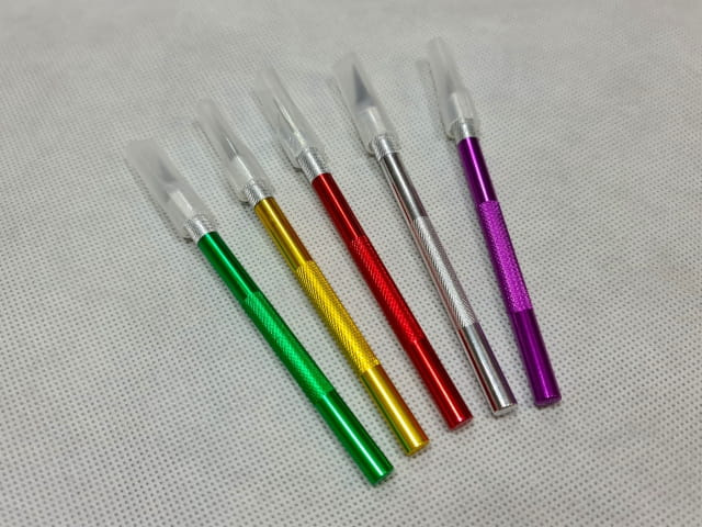 Nóż do nacinania przy pracy z masą cukrową – tworzenie detali i precyzyjnych dekoracji