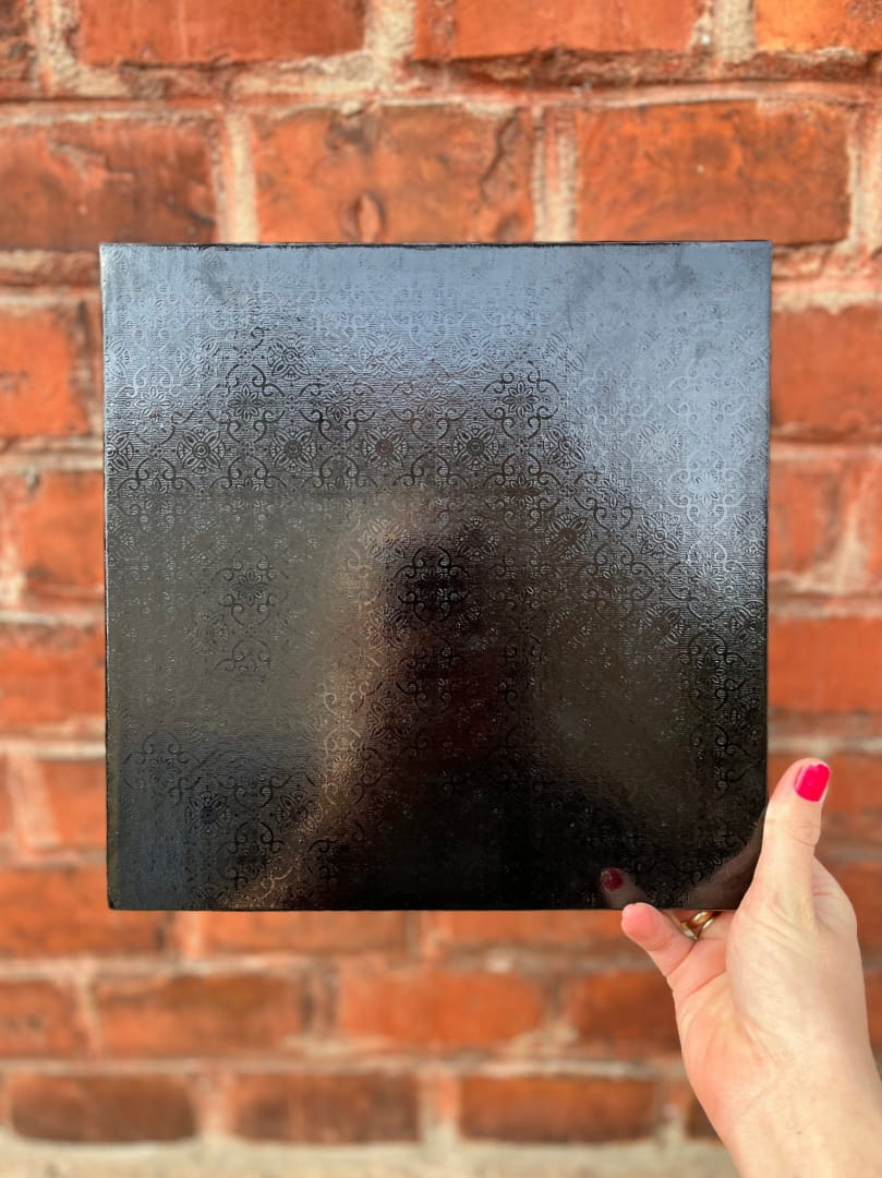 Czarny podkład pod tort 25x25 cm h 10 mm Julita - detal powierzchni