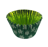 Świąteczne papilotki do muffinek 50x40 mm ZIELONE w białe śnieżynki 50 szt.