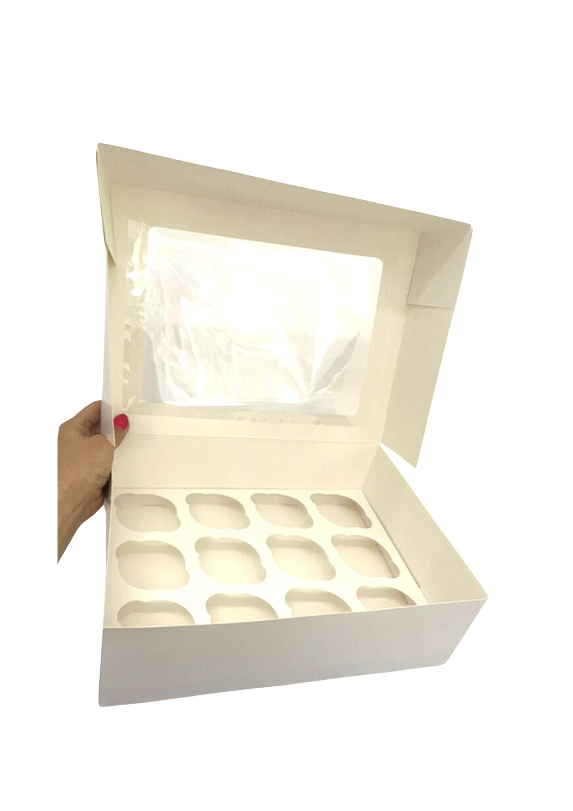 Szczegół wykonania białego pudełka na muffinki – tektura lita