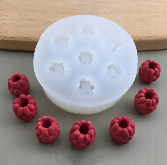 Foremka silikonowa do masy cukrowej i czekolady w kształcie malin
