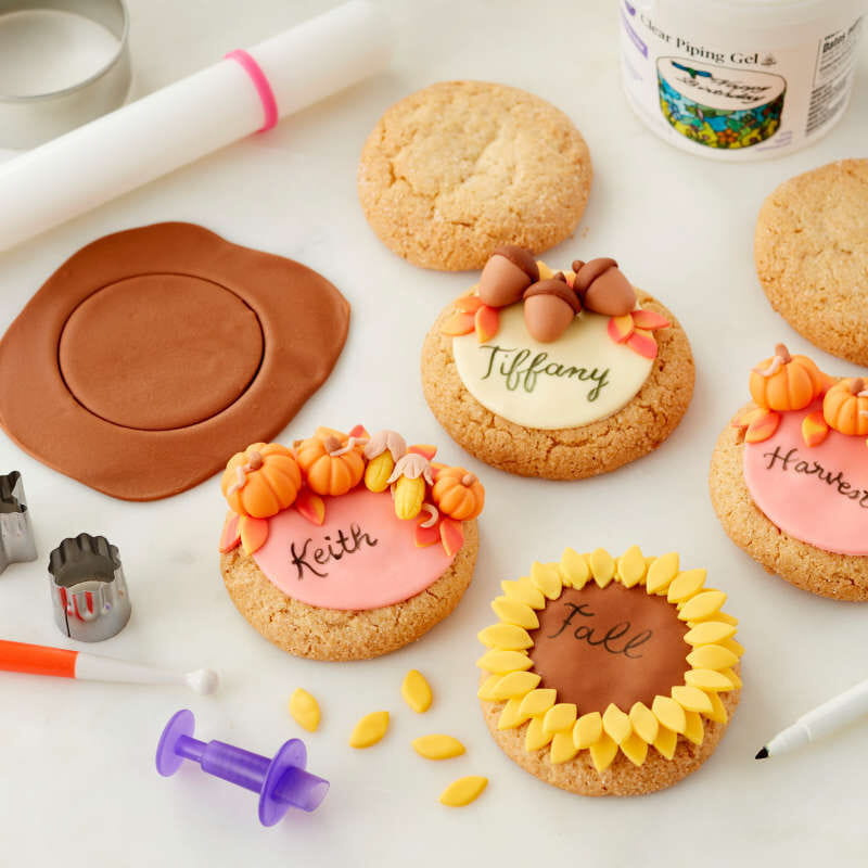 Wałek mały nieprzywierający Wilton w aranżacji z akcesoriami cukierniczymi