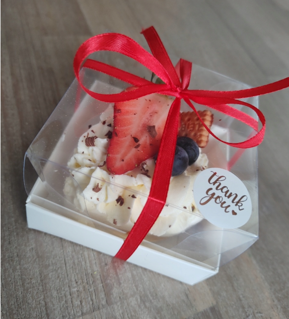 Schemat składania białego pudełka na 1 monoporcję