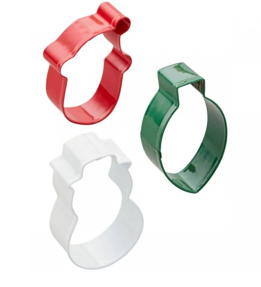 Trzy metalowe kolorowe wykrawaczki do ciastek Wilton – zbliżenie na kształty