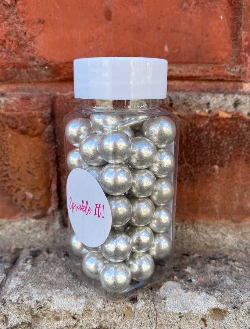 Posypka cukrowa Silver Bubbles – duże srebrne kuleczki cukrowe z bliska