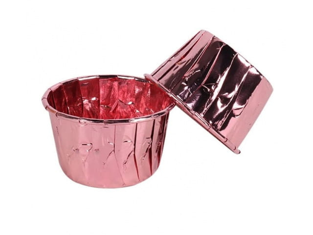 Różowe metaliczne kubeczki do babeczek – zbliżenie na strukturę materiału