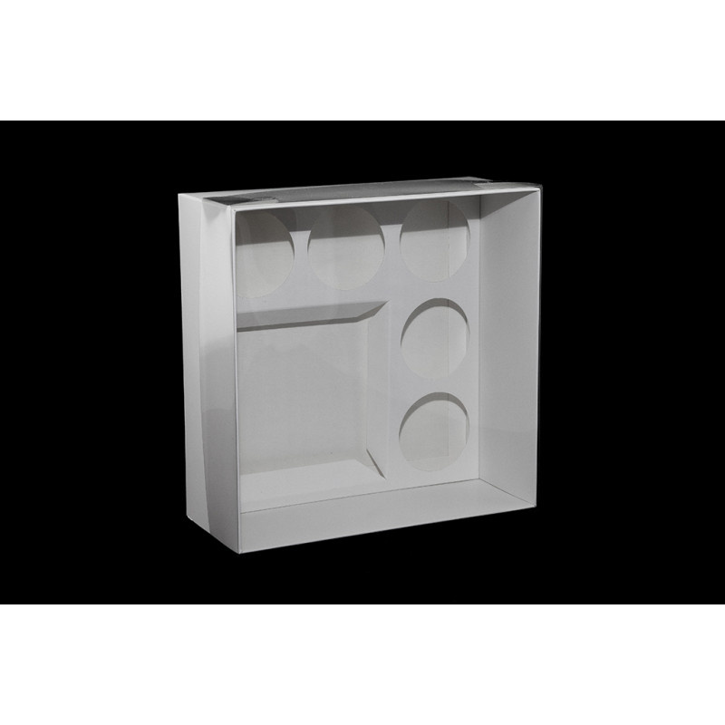 Opakowanie na tort bento cake i muffinki w użyciu – przykład aranżacji