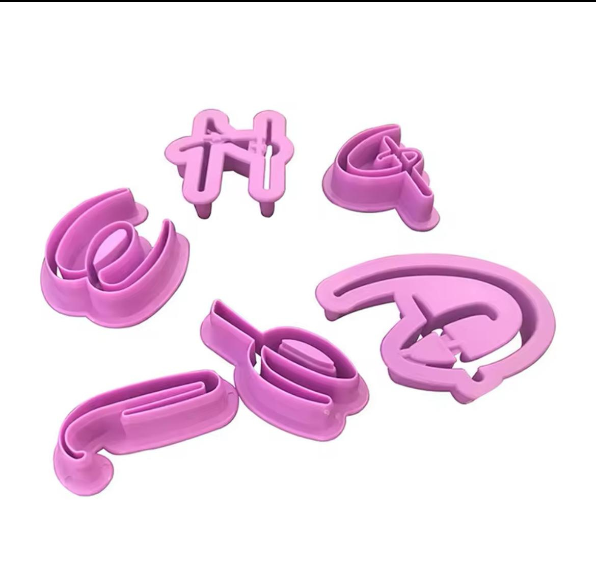 Zestaw foremek Disney alfabet - zbliżenie na kształty liter