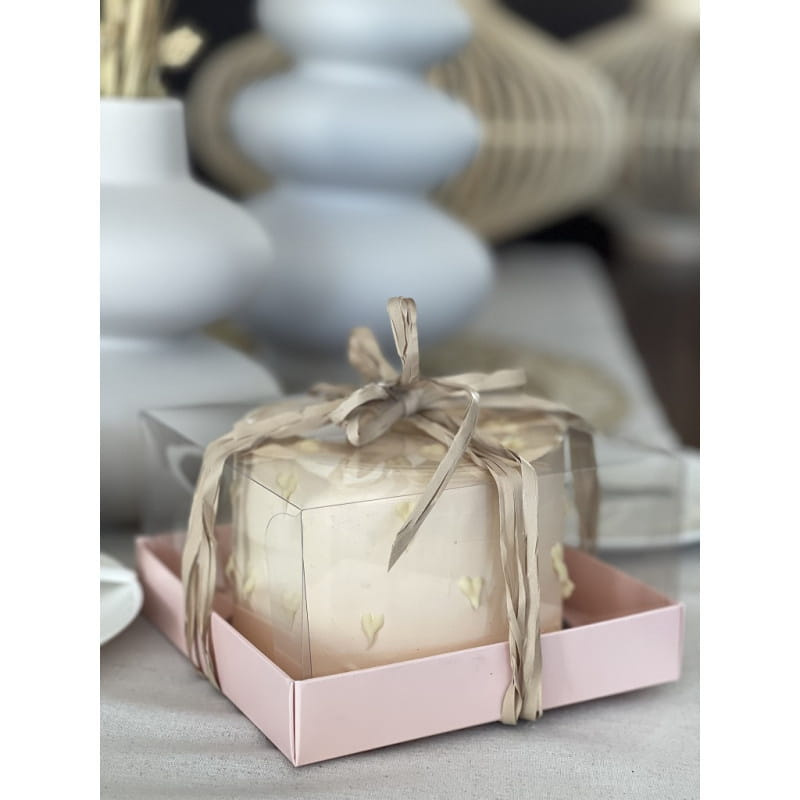 Białe pudełko na bento cake 15x15x8 cm – detale wykonania