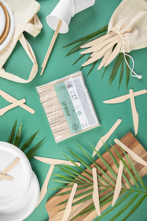 Kubeczki 18th Birthday, złoty, 220ml (1 op. / 6 szt.)