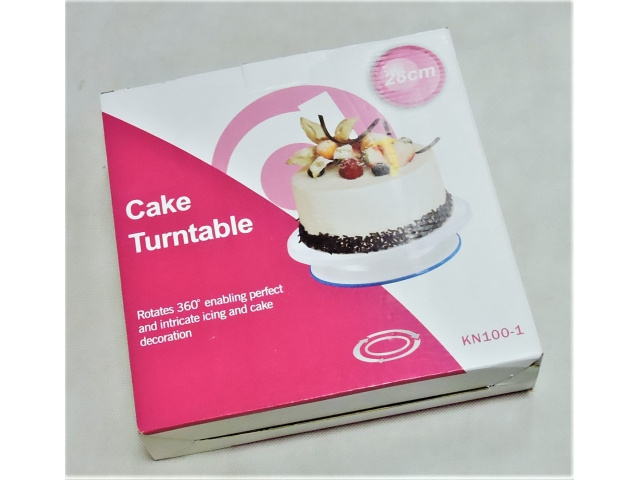 Obrotowa patera 26 cm w użyciu – dekorowanie i serwowanie wypieków