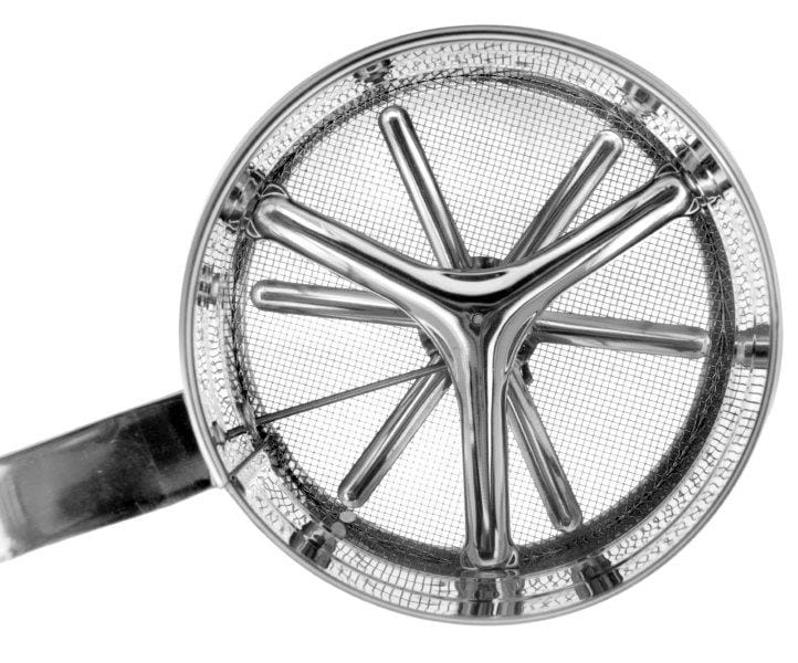 Wewnętrzna konstrukcja przesiewacza kuchennego Galicja - siatka i mechanizm