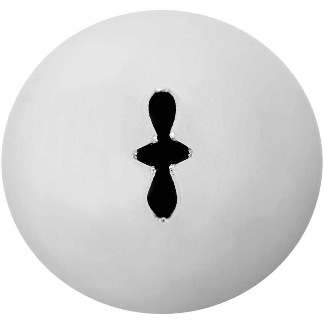 Zbliżenie otworu dekorującego w tylce do liści Wilton #68