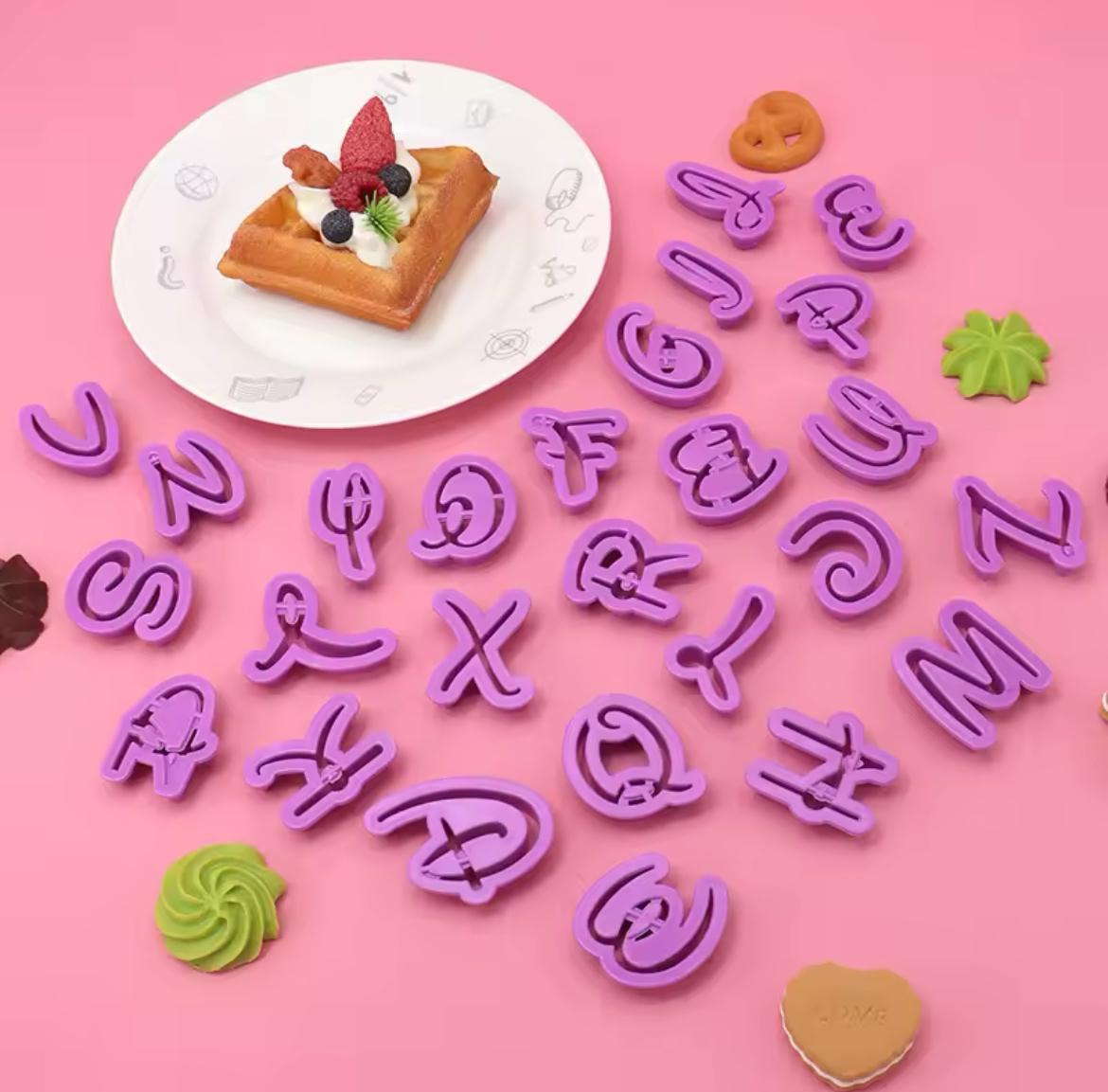 Foremki plastikowe Disney alfabet - bezpieczne dla dzieci i żywności