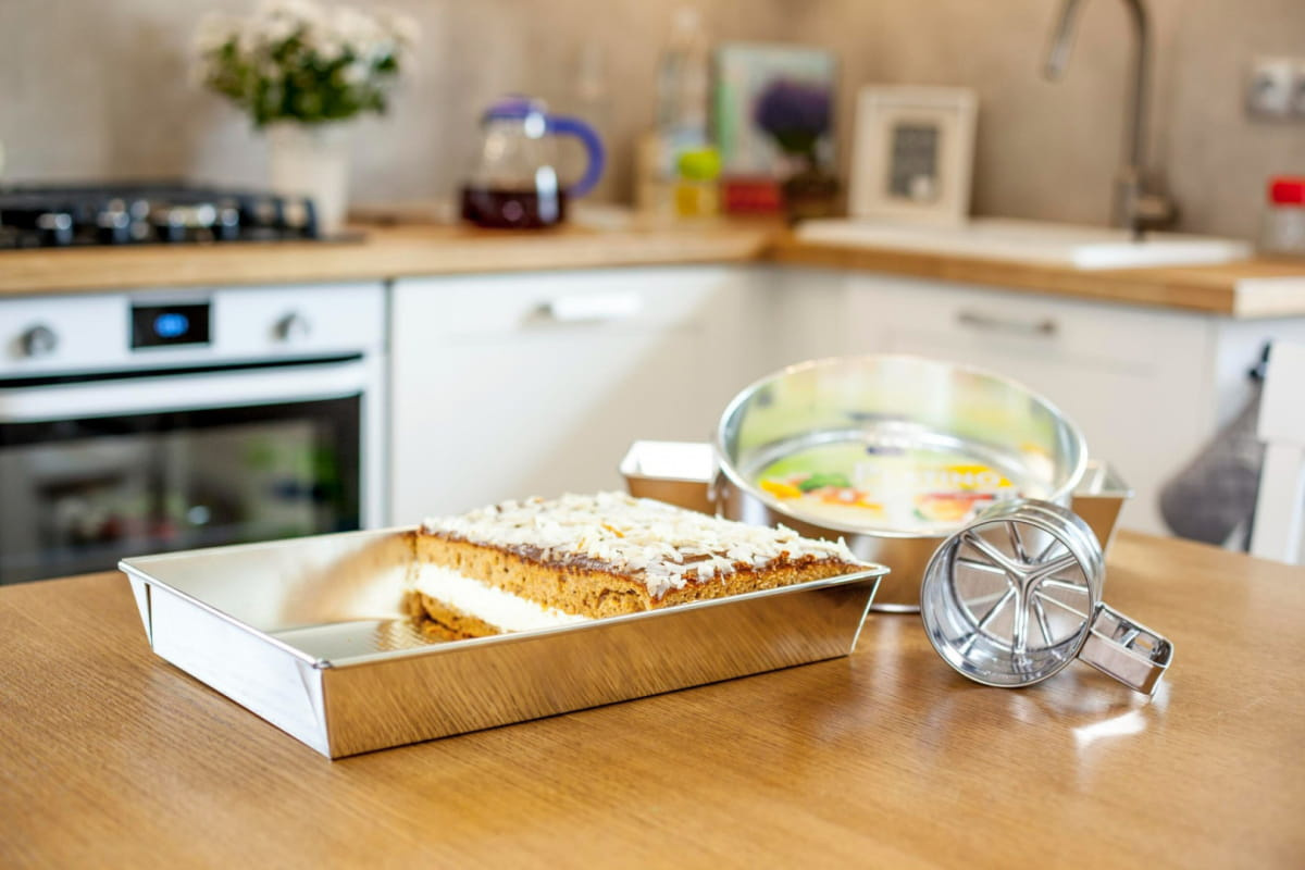 Blacha do pieczenia 36x25x6 cm Galicja zbliżenie na rant i powierzchnię