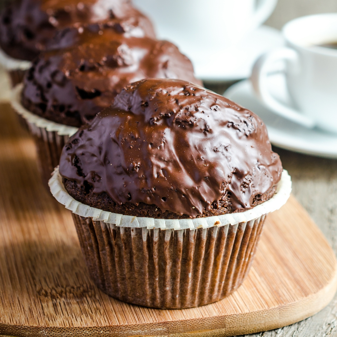 Papilotki na muffinki białe 50x40 mm – dokładny widok struktury formy