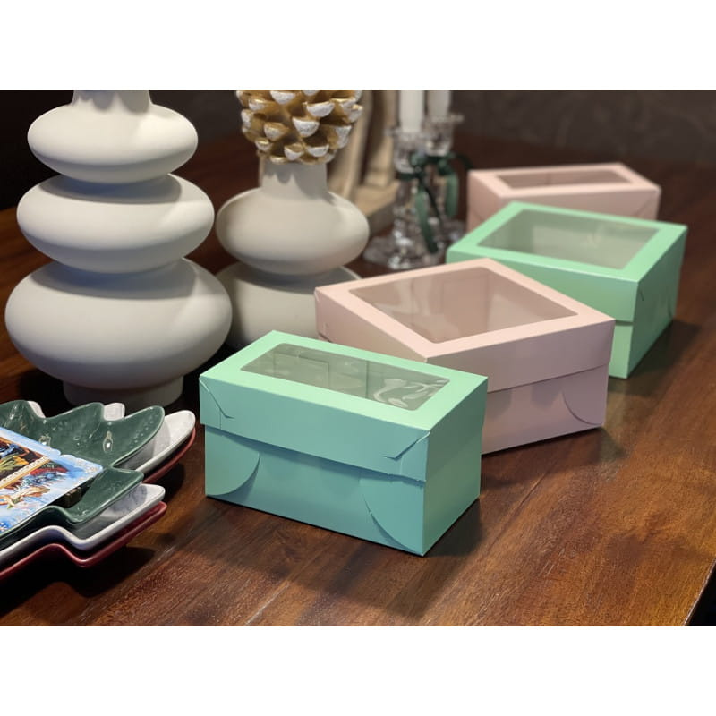 Różowe pudełko na 4 muffinki – widok rozłożonych elementów: spód, pokrywa, wkład