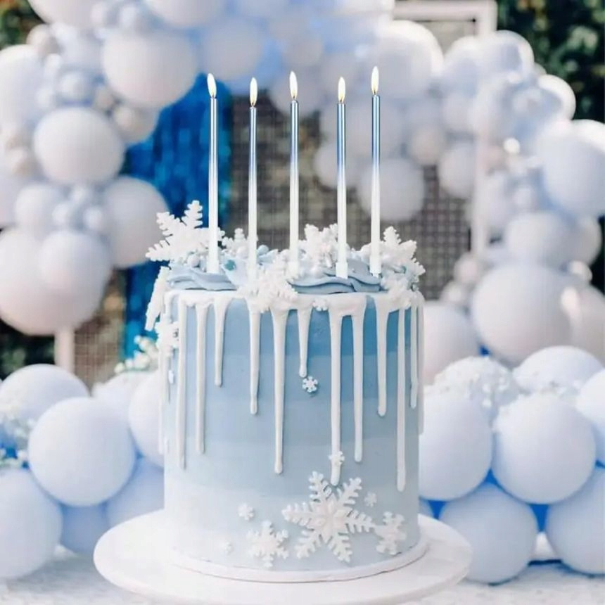Biało-niebieskie świeczki urodzinowe ombre na tort w kolorach niebieskich