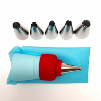 Zestaw 6 tylek z rękawem cukierniczym i adapterem