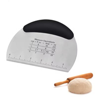 Półokrągły nóż cukierniczy szpatuła z miarką do ciasta tortu kremu 16x12 cm